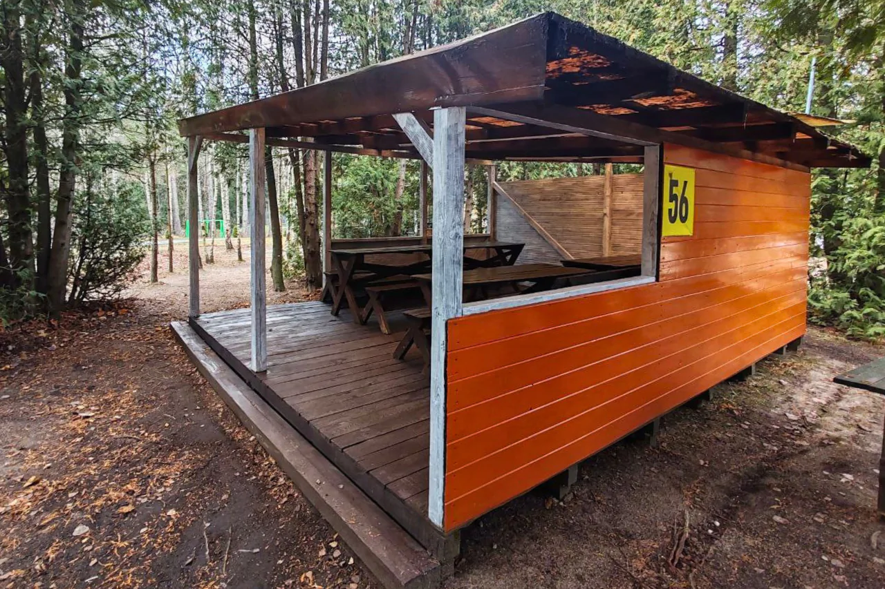 Беседка с крышей для 35 гостей в R-парке