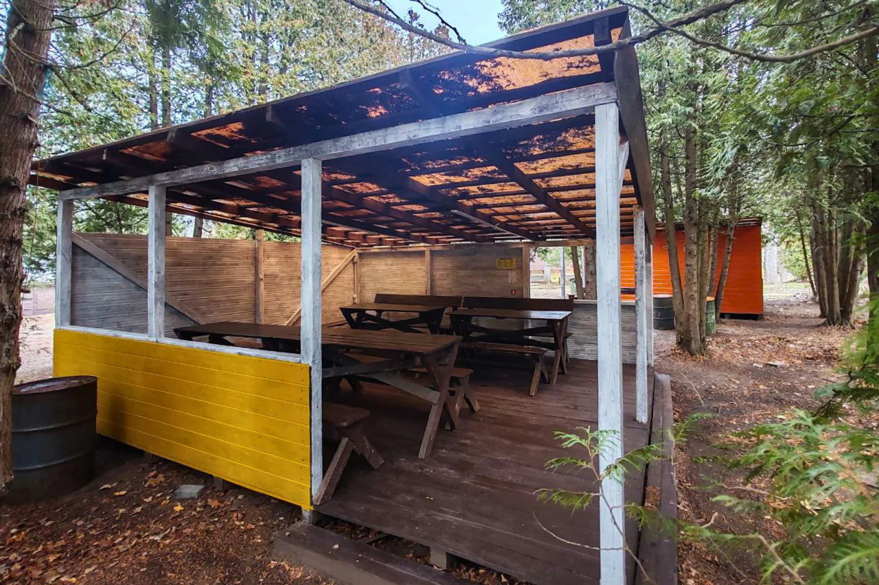 Беседка с крышей для 35 гостей в R-парке