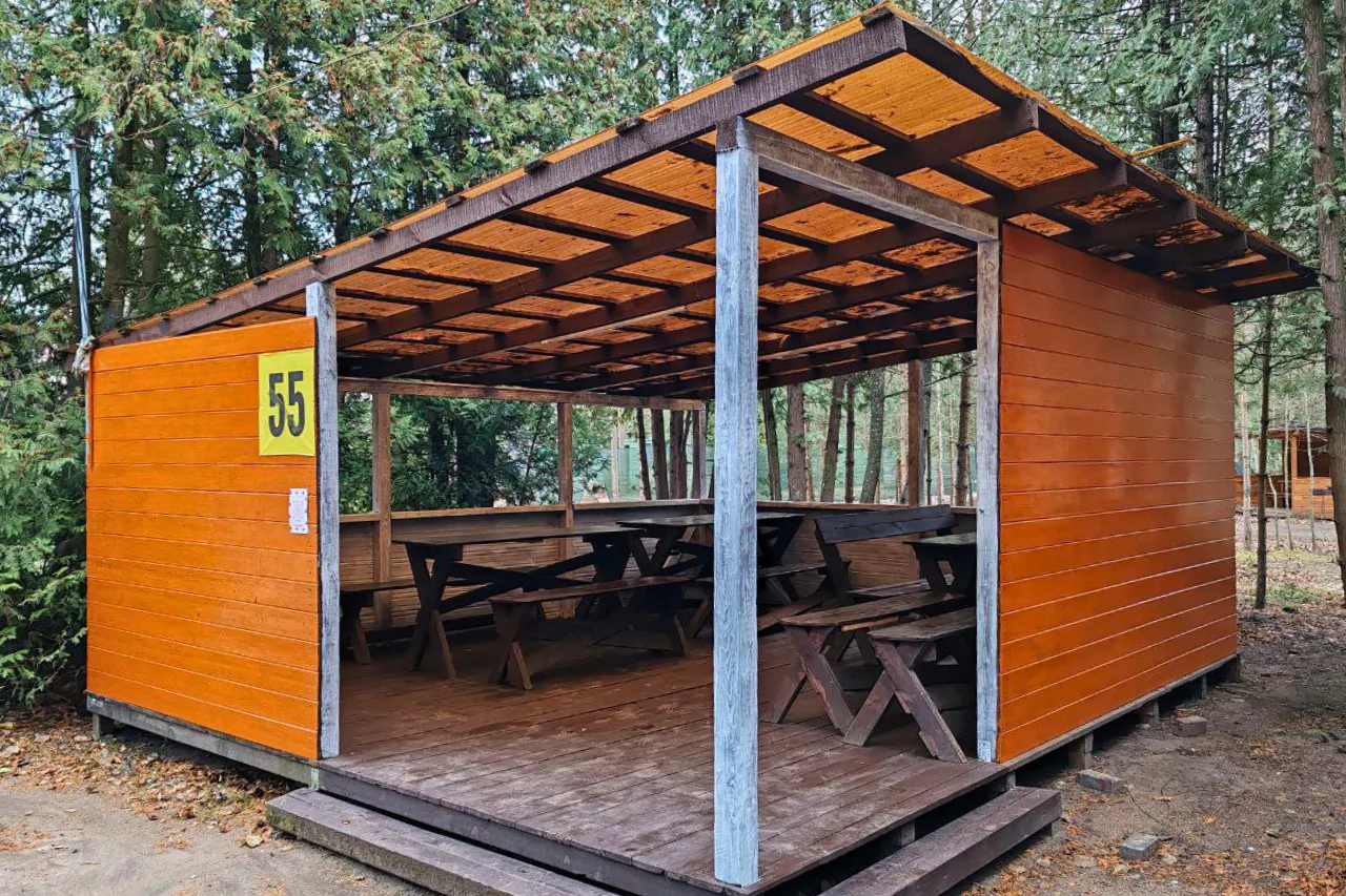 Беседка с крышей для 35 гостей в R-парке