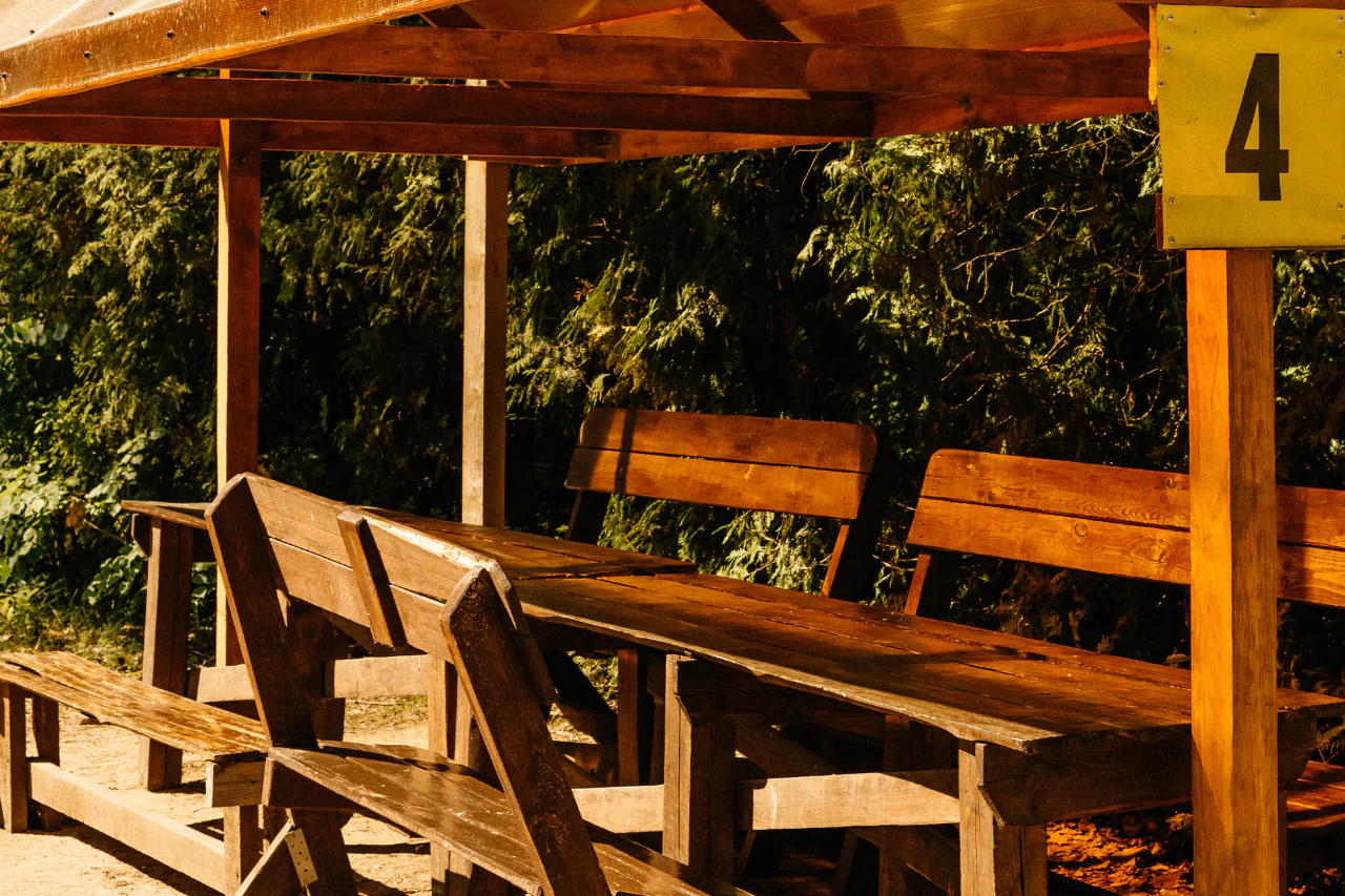 Открытый навес с мангалом для аренды в R-парке