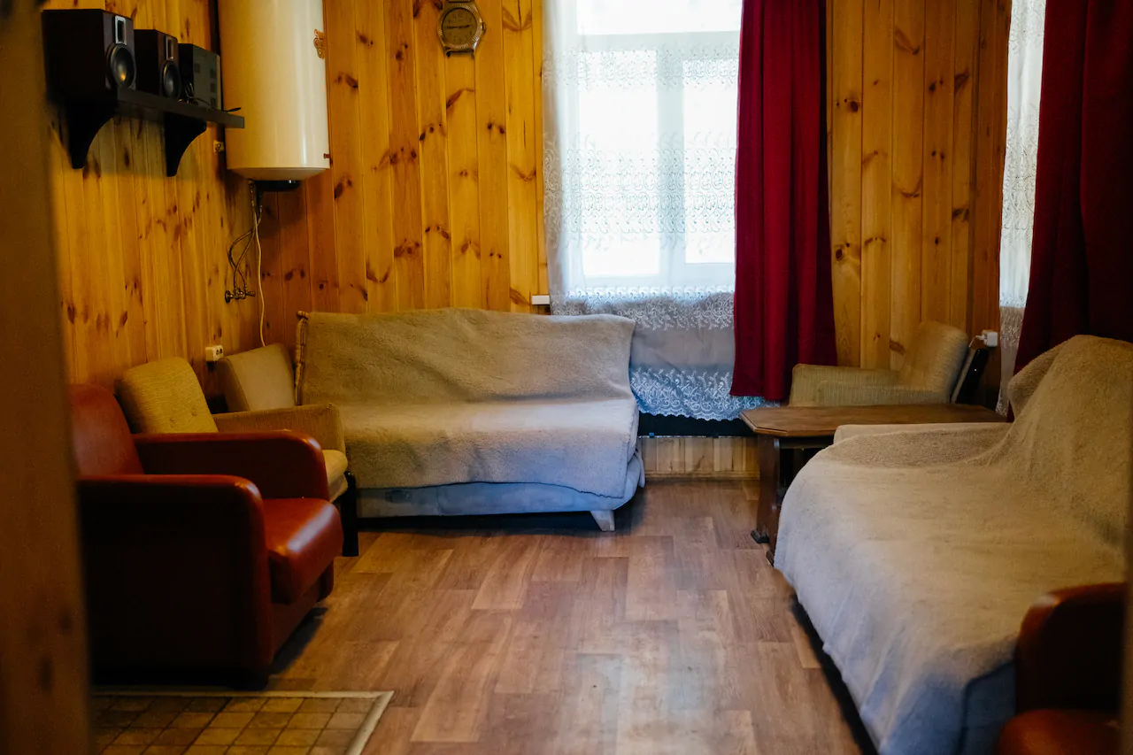 Интерьер бани с комнатой отдыха