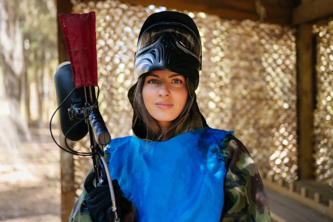 Сценарная пейнтбольная игра на открытом воздухе