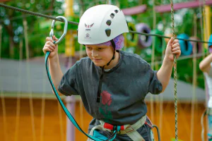 Именинник преодолевает маршрут в R-парке бесплатно